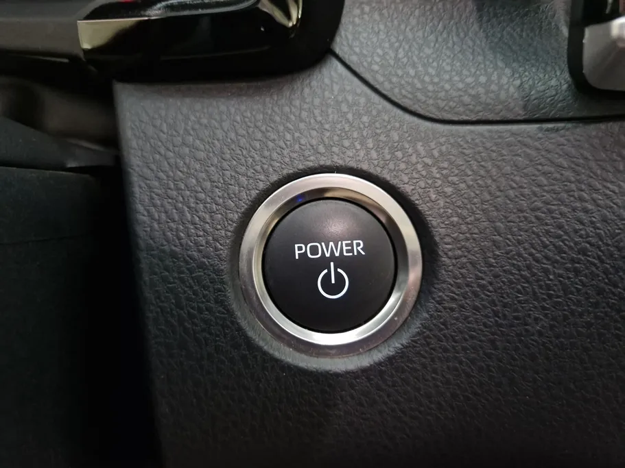 تويوتا كامري LE HEV 2025 