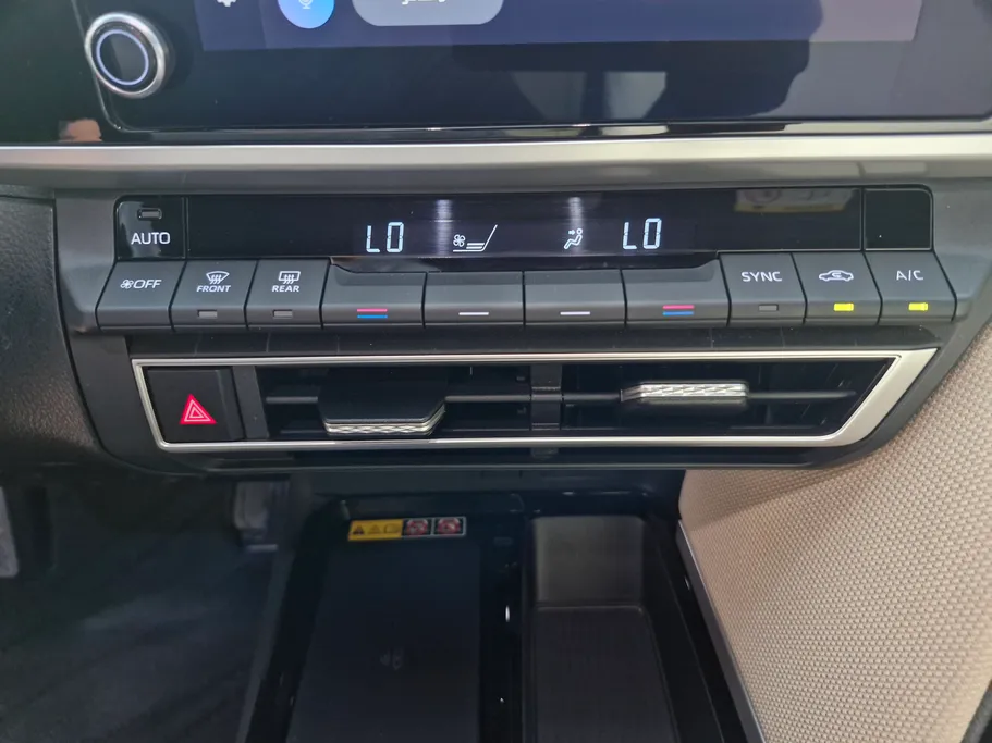 تويوتا كامري LE HEV 2025 