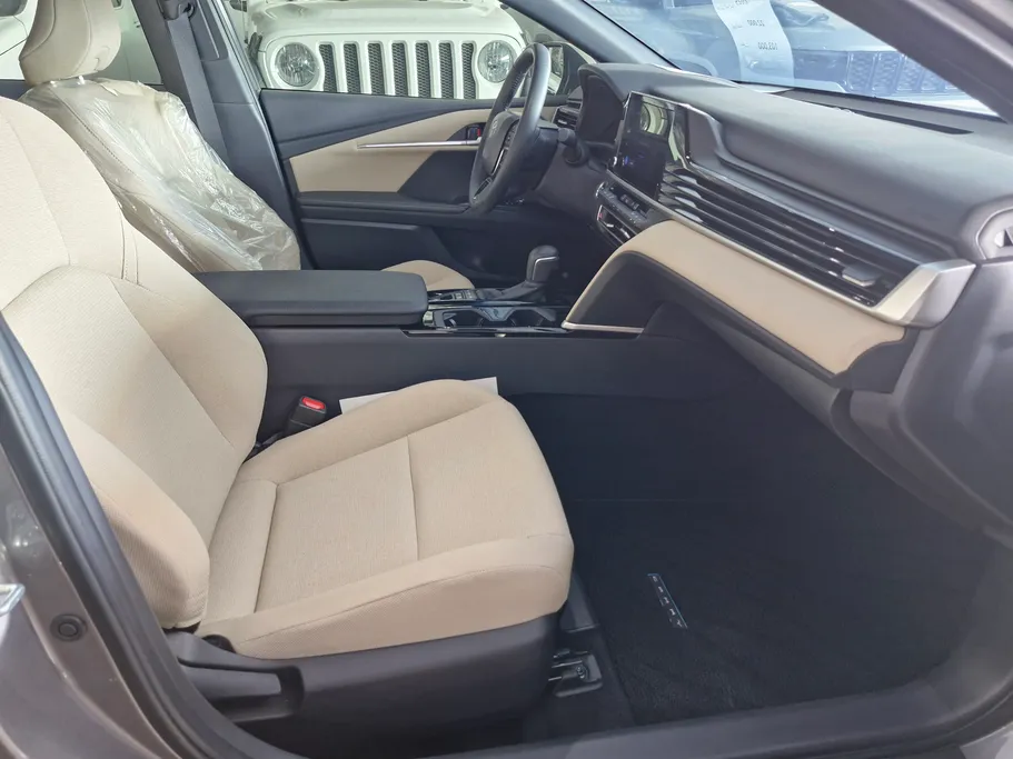 تويوتا كامري LE HEV 2025 