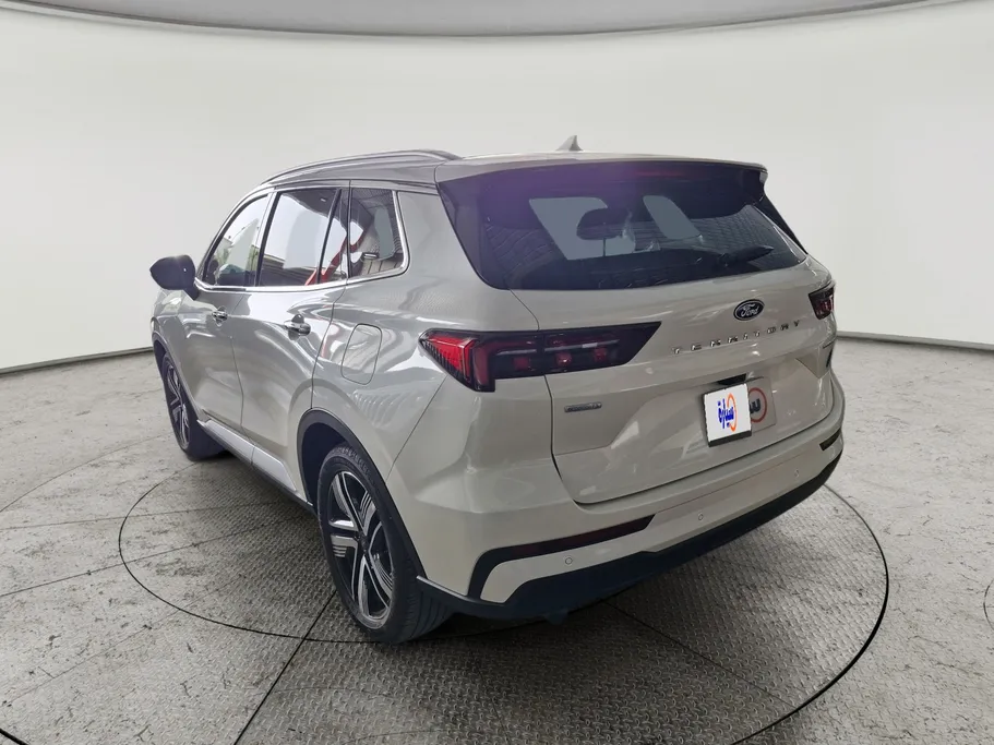 فورد تريتوري تيتانيوم 2026 