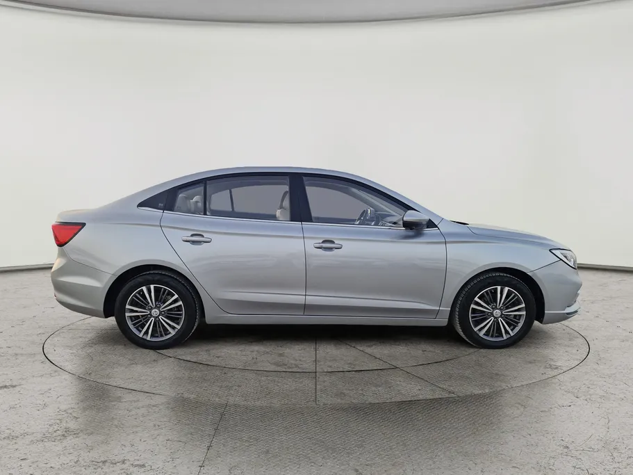 ام جي 5 LUX 2023 