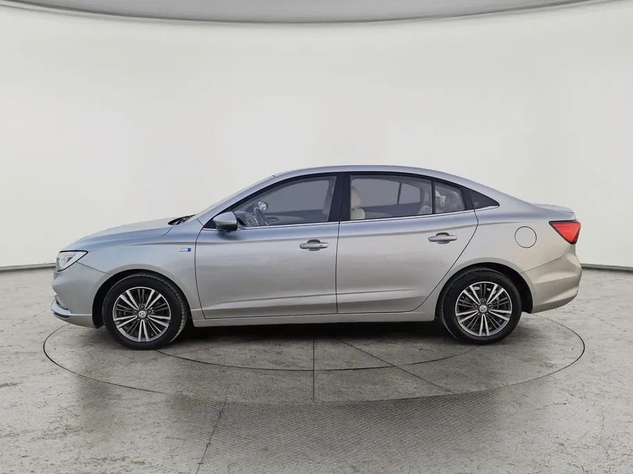 ام جي 5 LUX 2023 