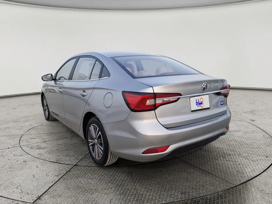 ام جي 5 LUX 2023 