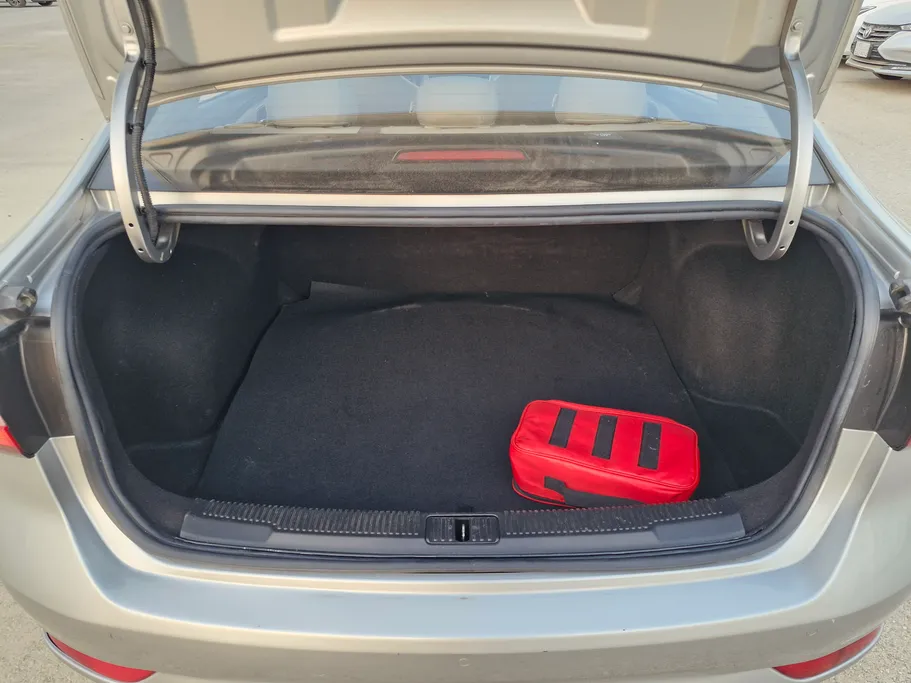 ام جي 5 LUX 2023 