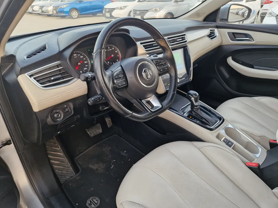 ام جي 5 LUX 2023 