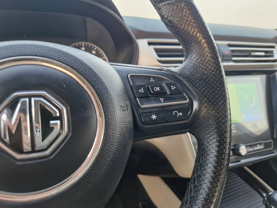 ام جي 5 LUX 2023 