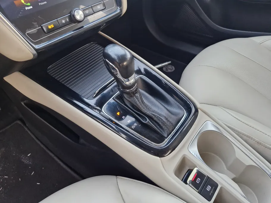 ام جي 5 LUX 2023 