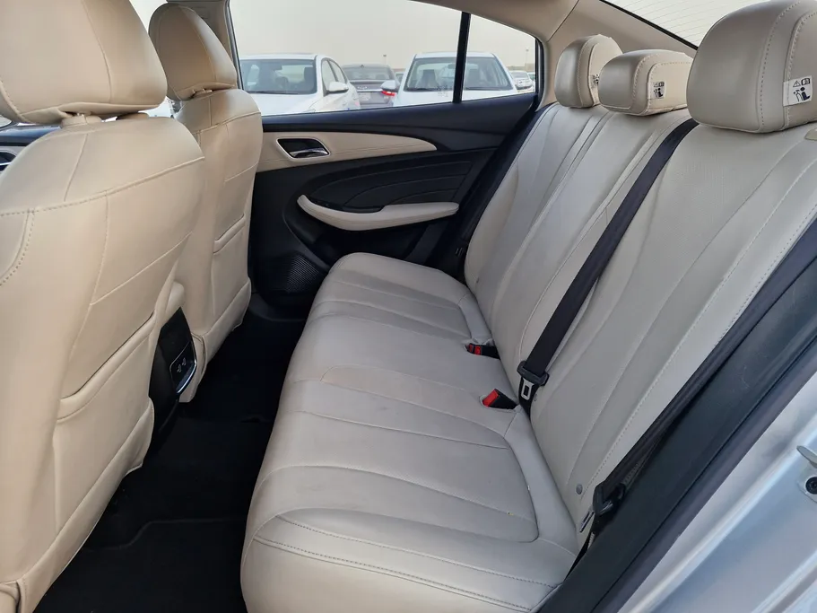 ام جي 5 LUX 2023 