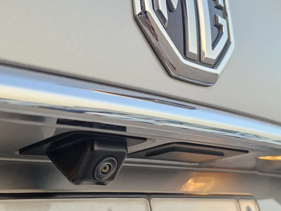 ام جي 5 LUX 2023 