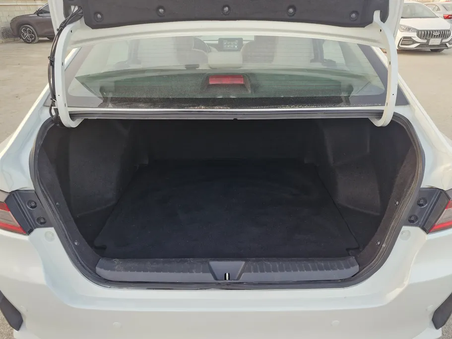 تويوتا يارس Y 2024 