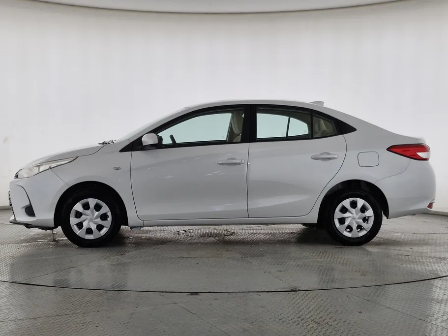 2022 Toyota Yaris  Y 