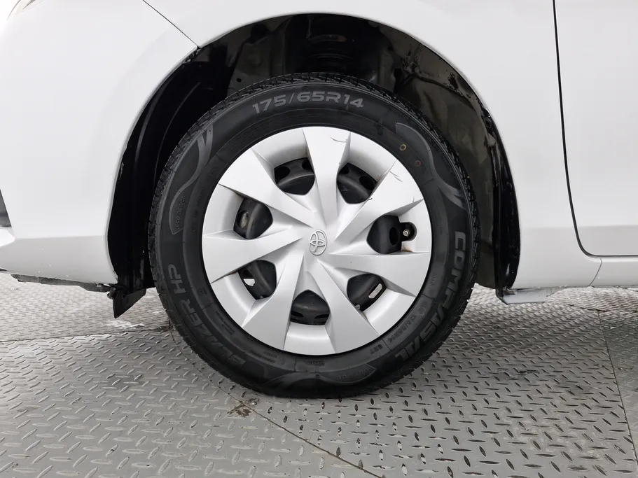 2022 Toyota Yaris  Y 