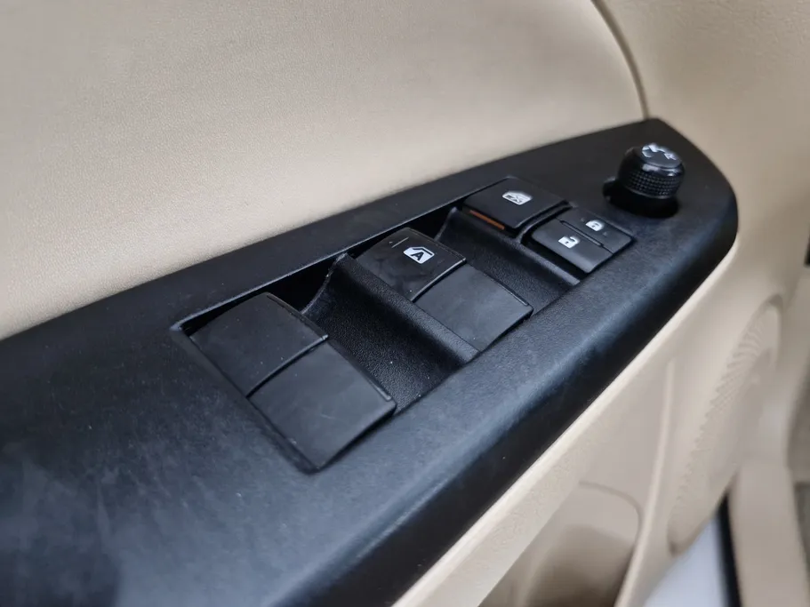 2022 Toyota Yaris  Y 