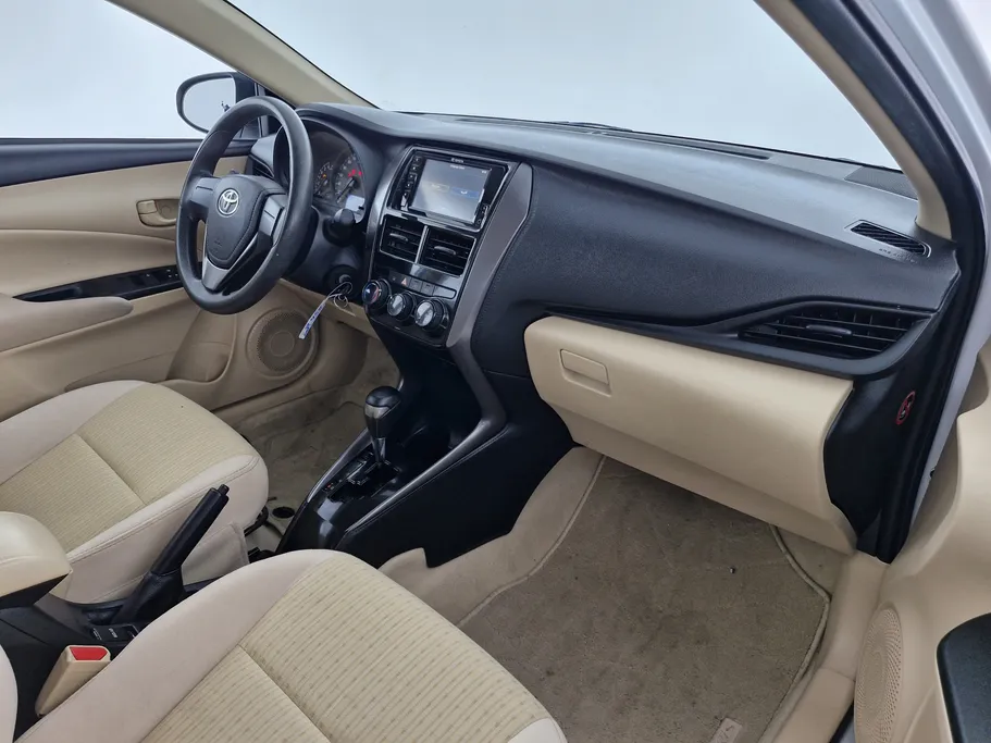 2022 Toyota Yaris  Y 