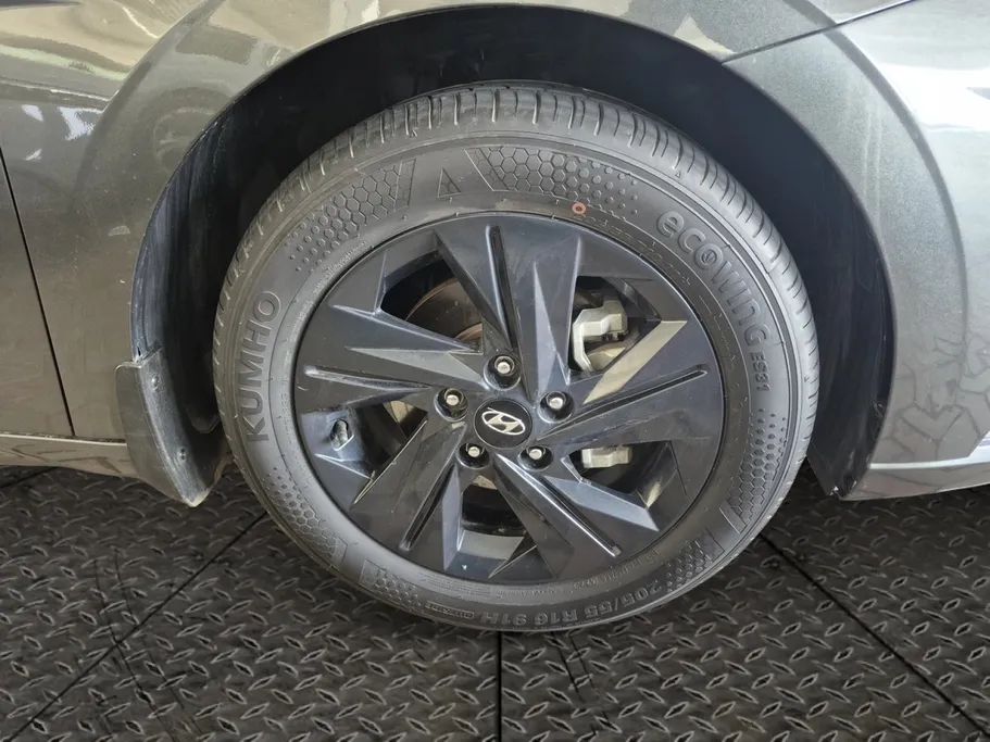 2023 Hyundai Elantra Smart 