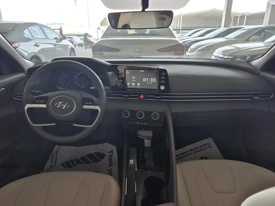 2023 Hyundai Elantra Smart 