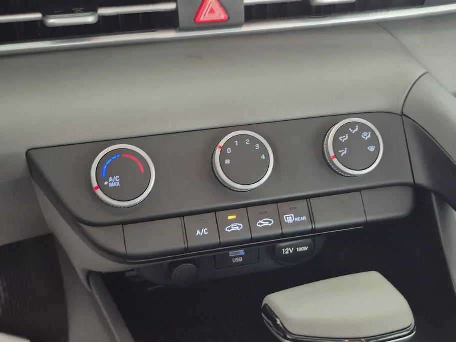 2023 Hyundai Elantra Smart 