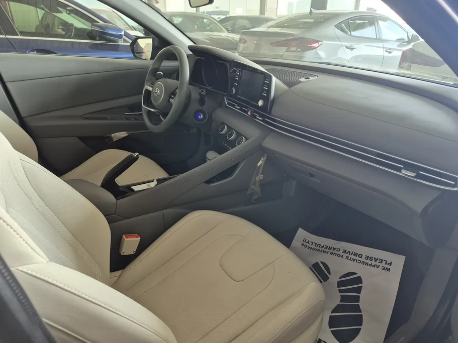 2023 Hyundai Elantra Smart 