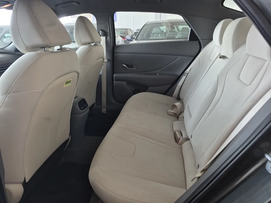 2023 Hyundai Elantra Smart 