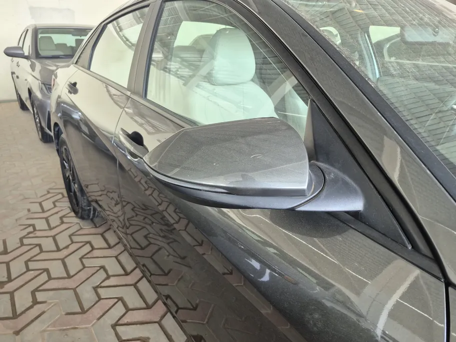 2023 Hyundai Elantra Smart 