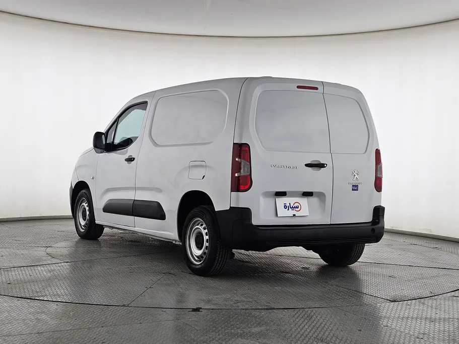 2023 Peugeot Partner Short van 