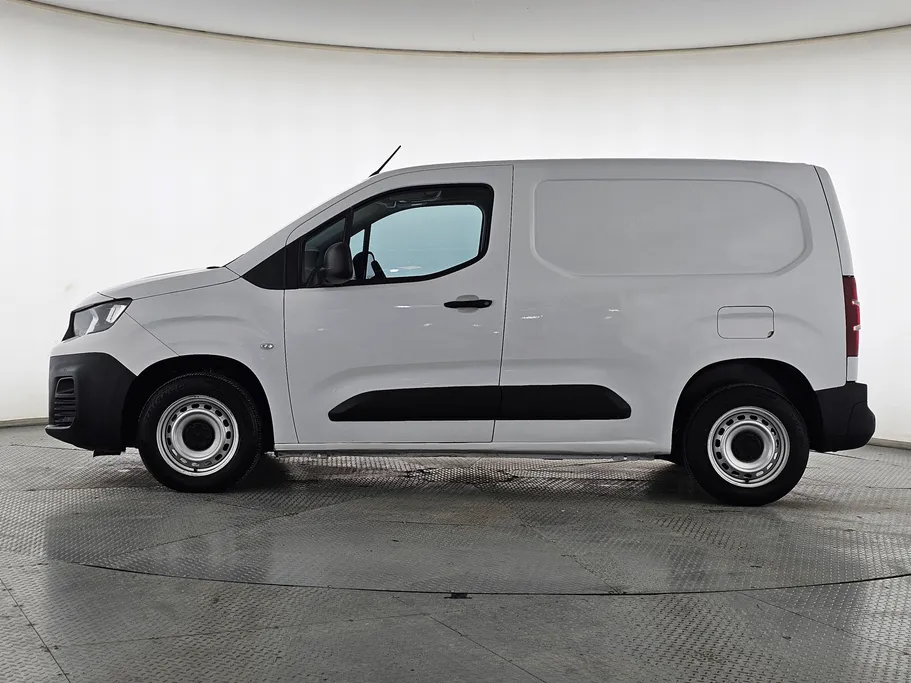 2023 Peugeot Partner Short van 