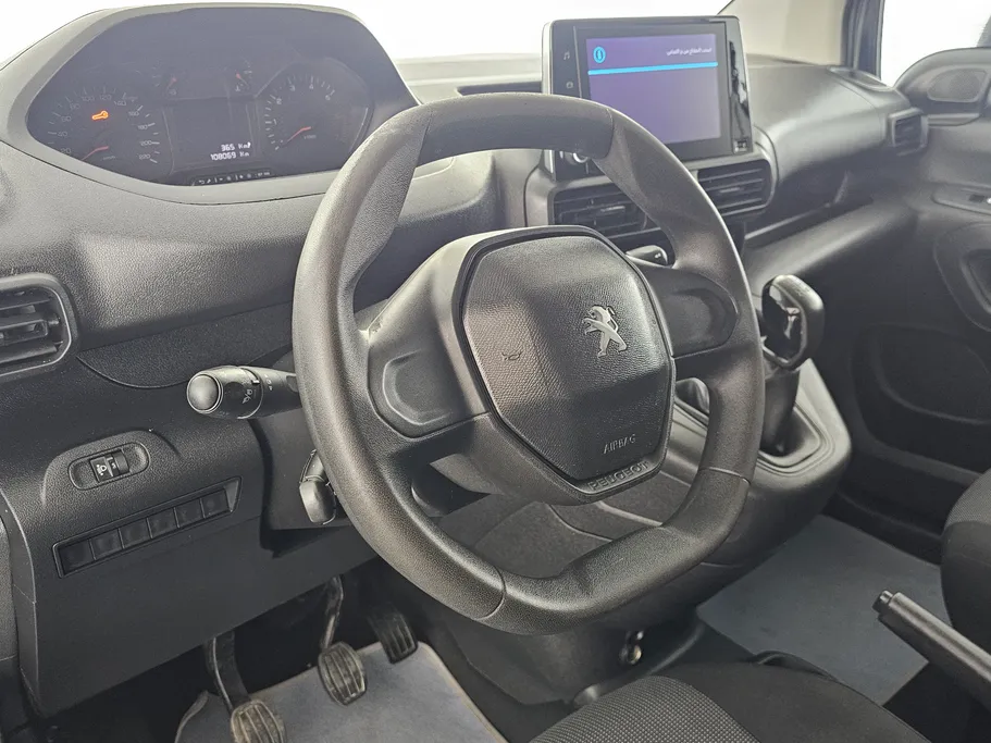 2023 Peugeot Partner Short van 