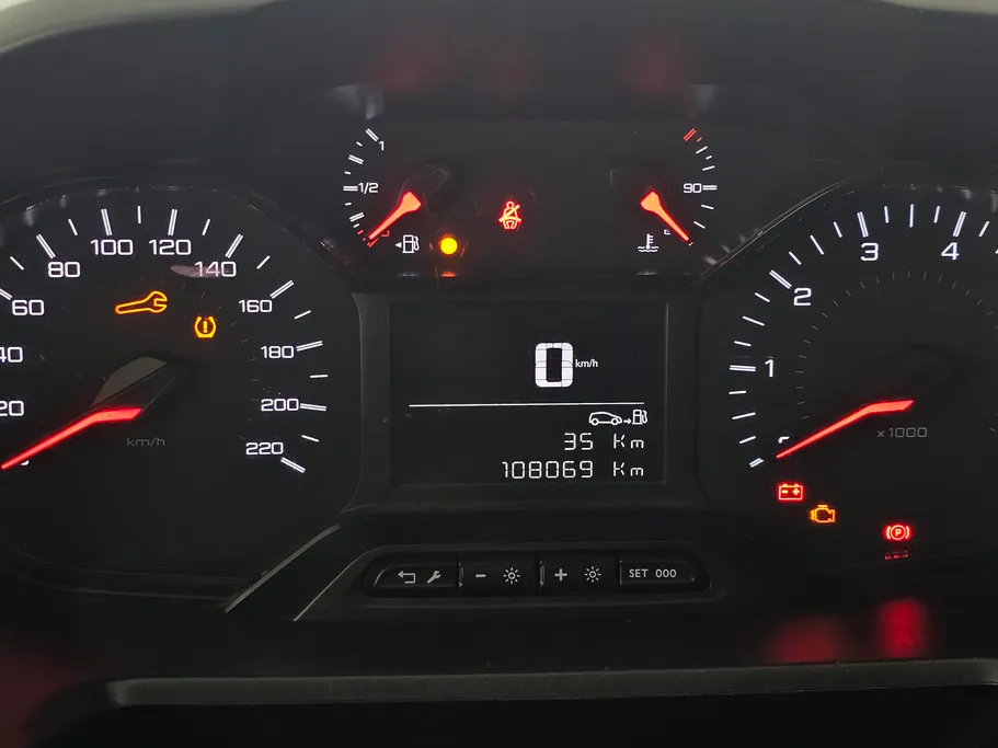 2023 Peugeot Partner Short van 