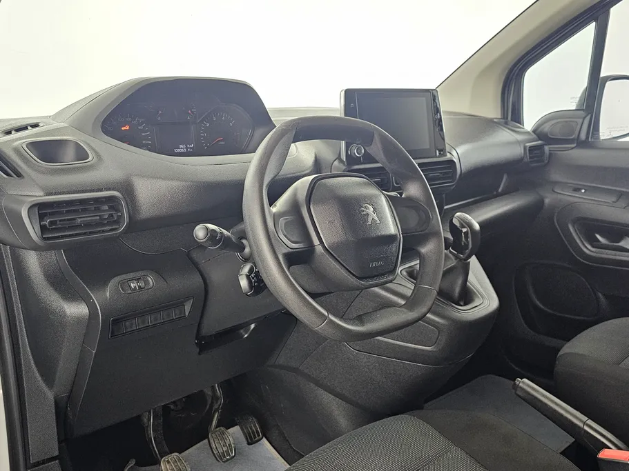 2023 Peugeot Partner Short van 