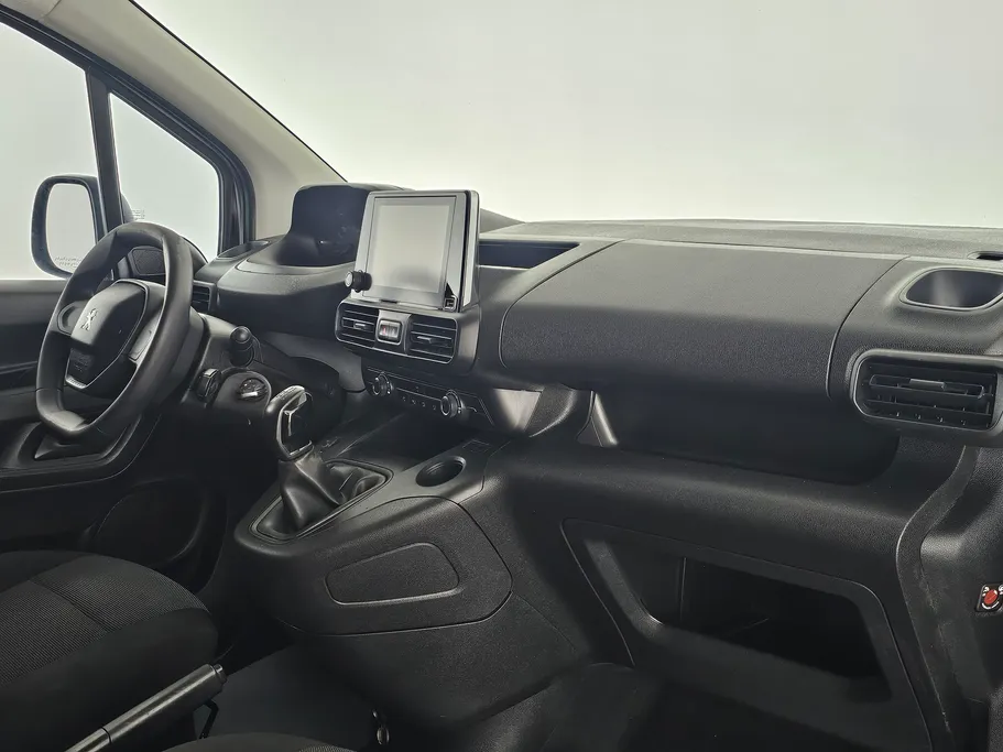 2023 Peugeot Partner Short van 