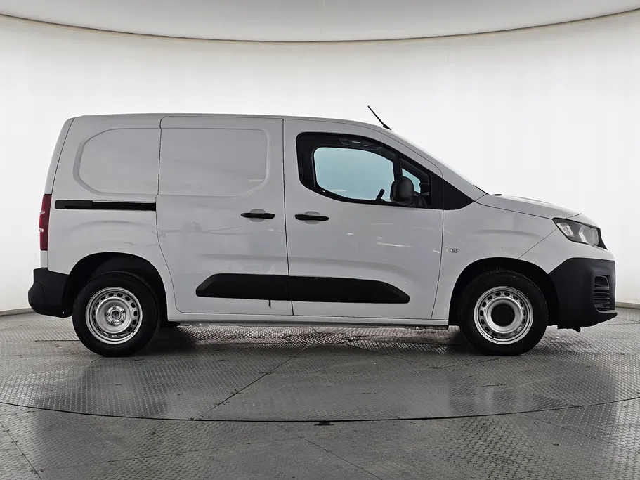 2023 Peugeot Partner Short van 