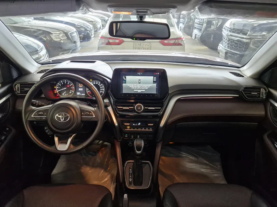 تويوتا أوربان كروزر GLX 2024 