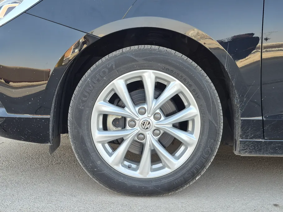 ام جي 5 STD 2025 