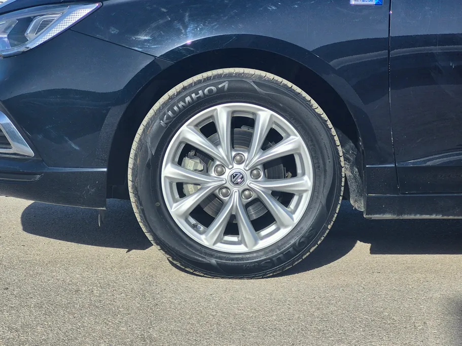 ام جي 5 STD 2025 