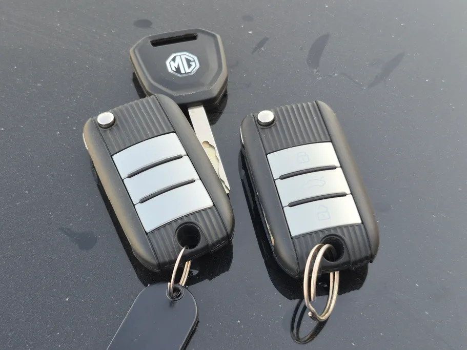 ام جي 5 STD 2025 