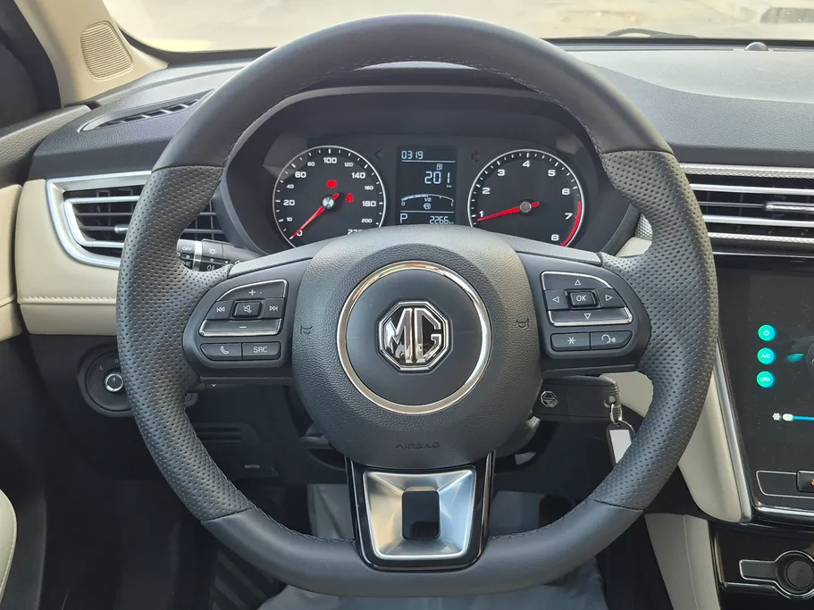 ام جي 5 STD 2025 