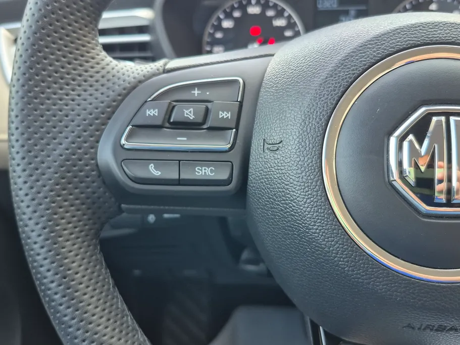 ام جي 5 STD 2025 