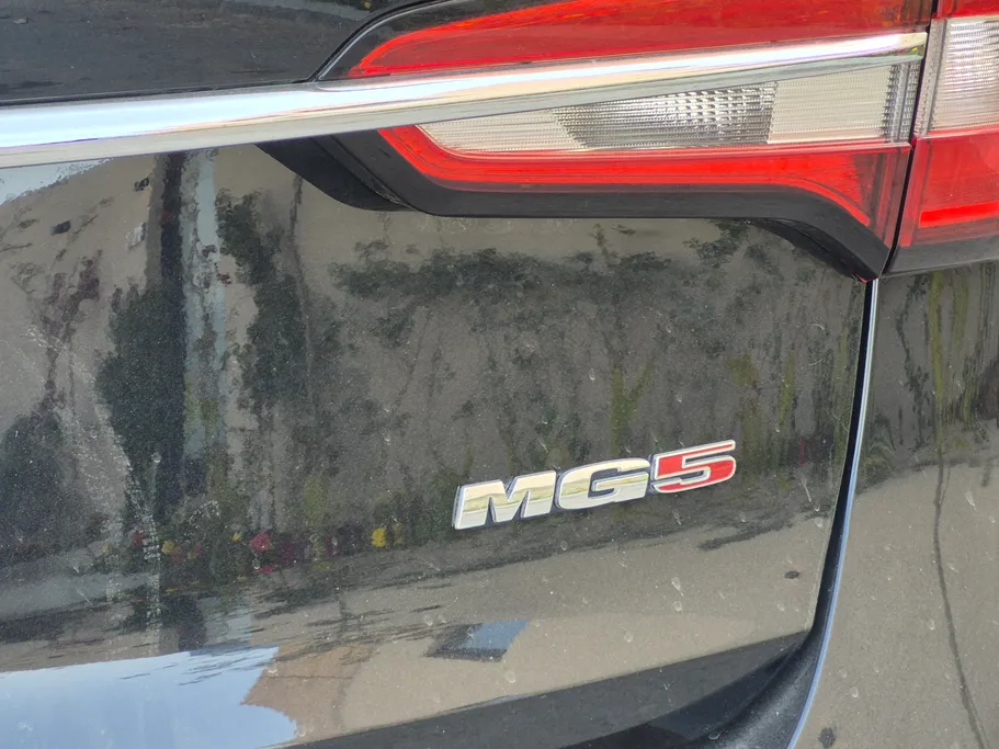 ام جي 5 STD 2025 