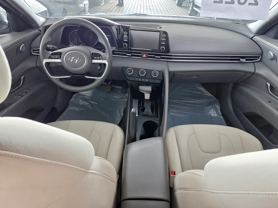 2022 Hyundai Elantra Smart 