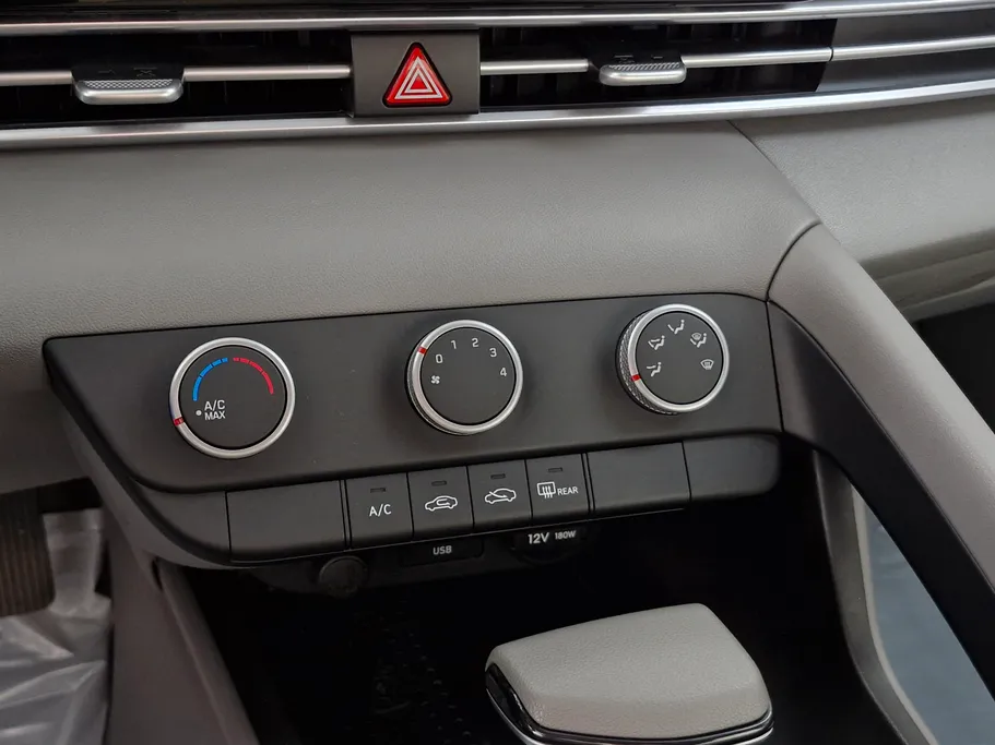 2022 Hyundai Elantra Smart 