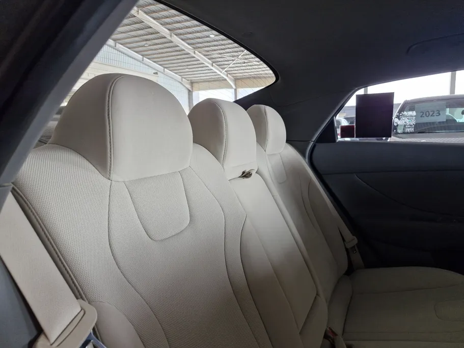 2022 Hyundai Elantra Smart 