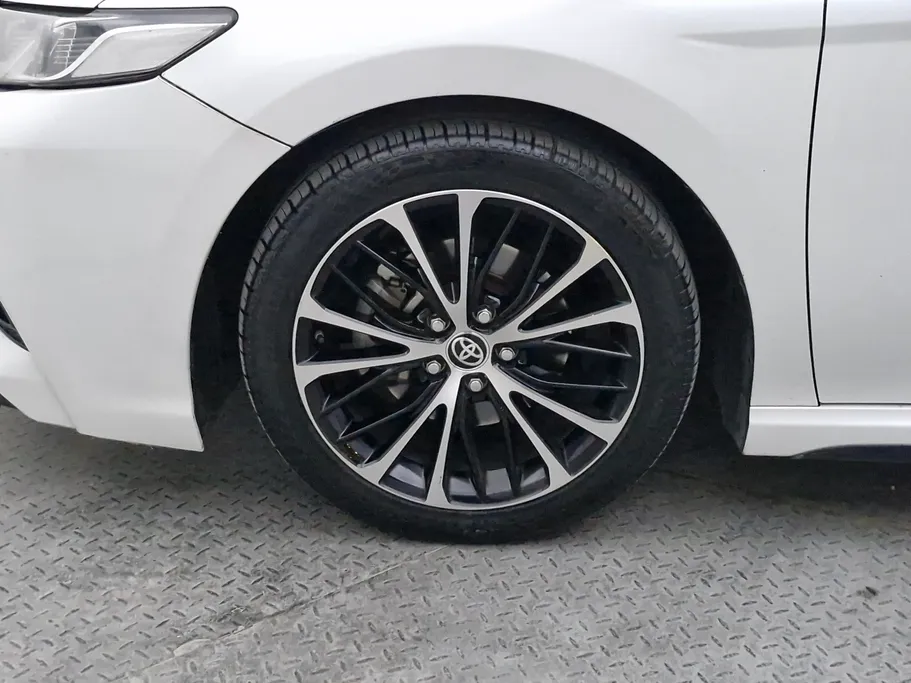 2020 Toyota Camry  SE 