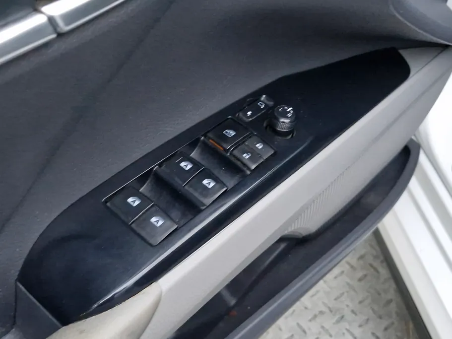 2020 Toyota Camry  SE 