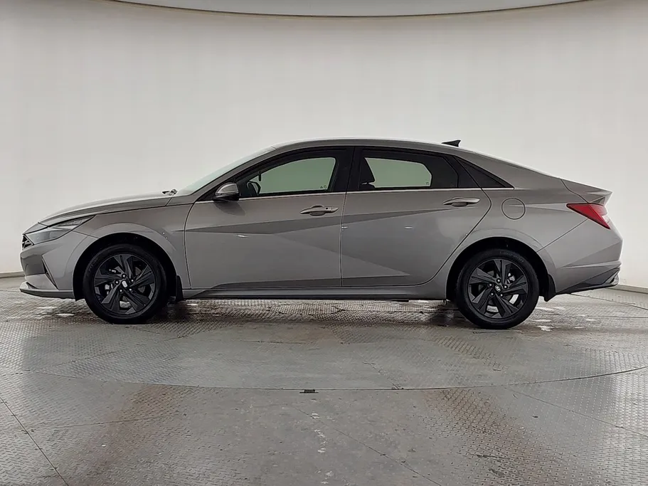 2022 Hyundai Elantra Smart Plus 