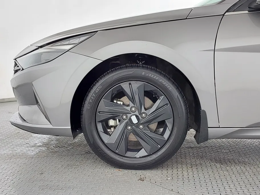 2022 Hyundai Elantra Smart Plus 