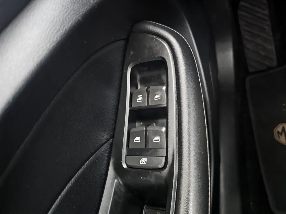 ام جي 5 COM 2022 