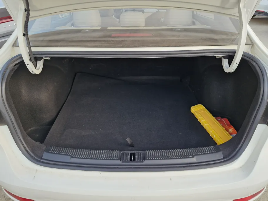 ام جي 5 LUX 2023 