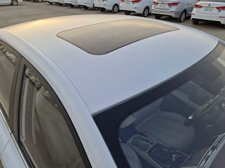 ام جي 5 LUX 2023 