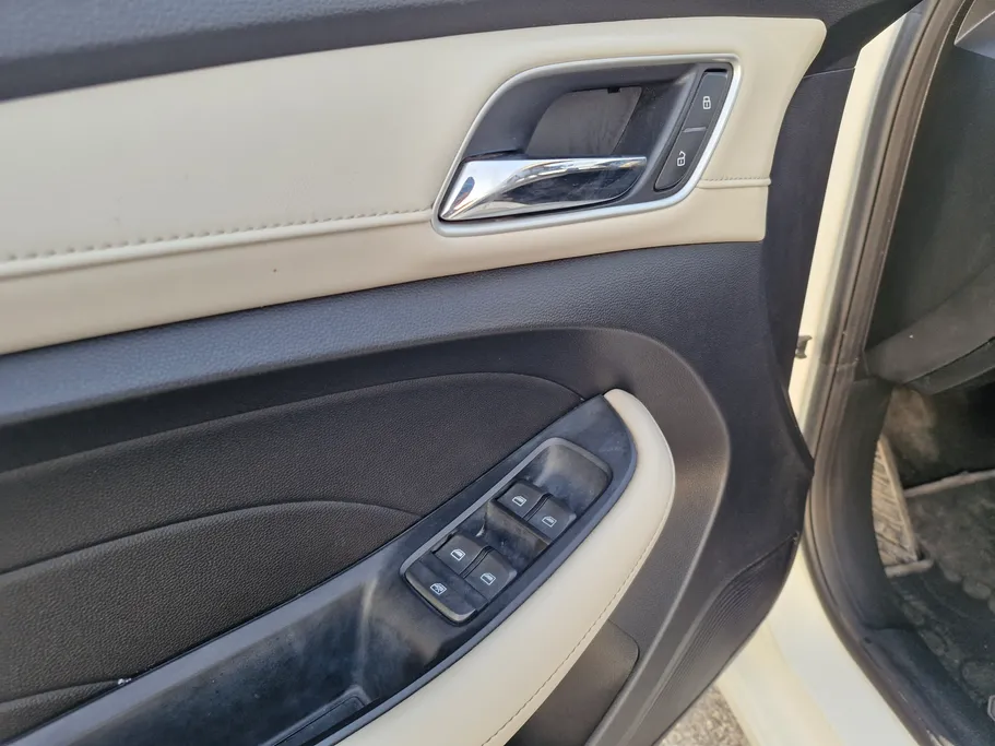 ام جي 5 LUX 2023 