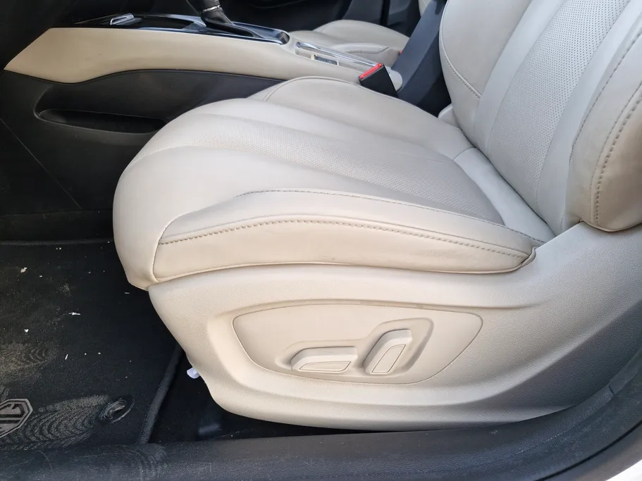 ام جي 5 LUX 2023 